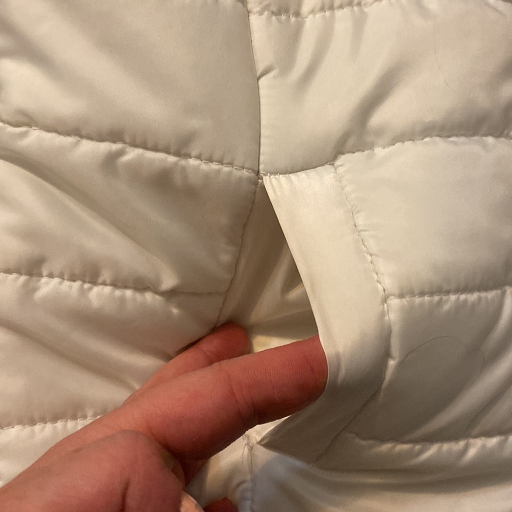 White puffer vest - Picture 3 of 6